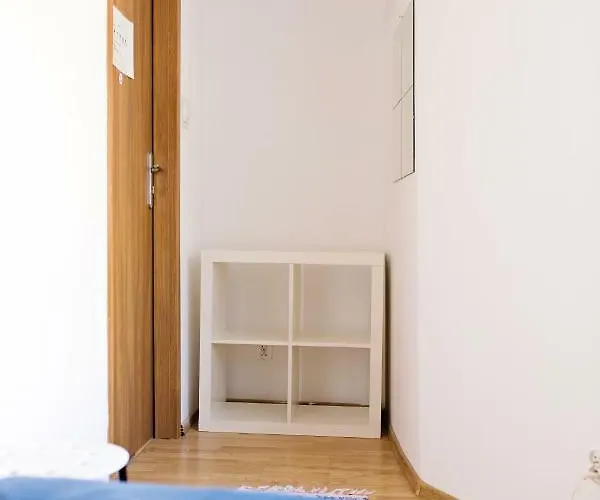 Folk Krakowskie Przedmiescie Hostel *